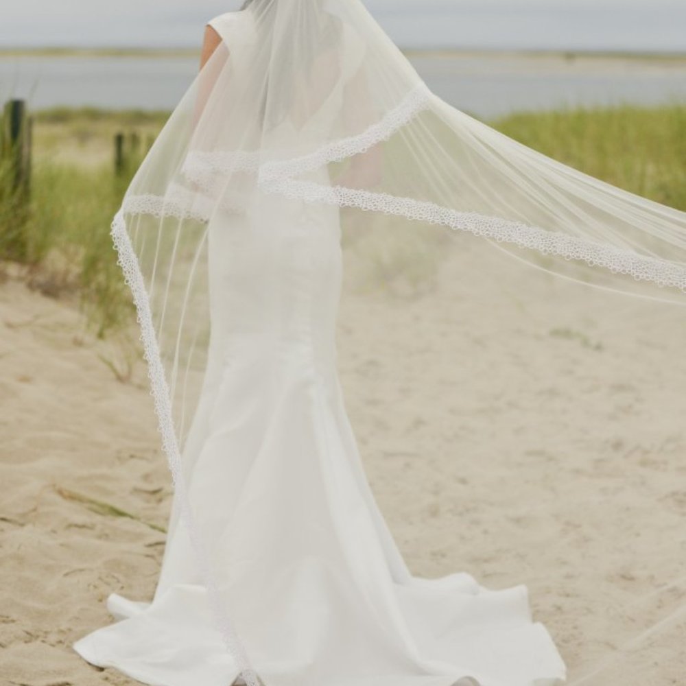 Peter Langner Poppins-Mikado. Gown in silk magnolia.  Guipure lace.